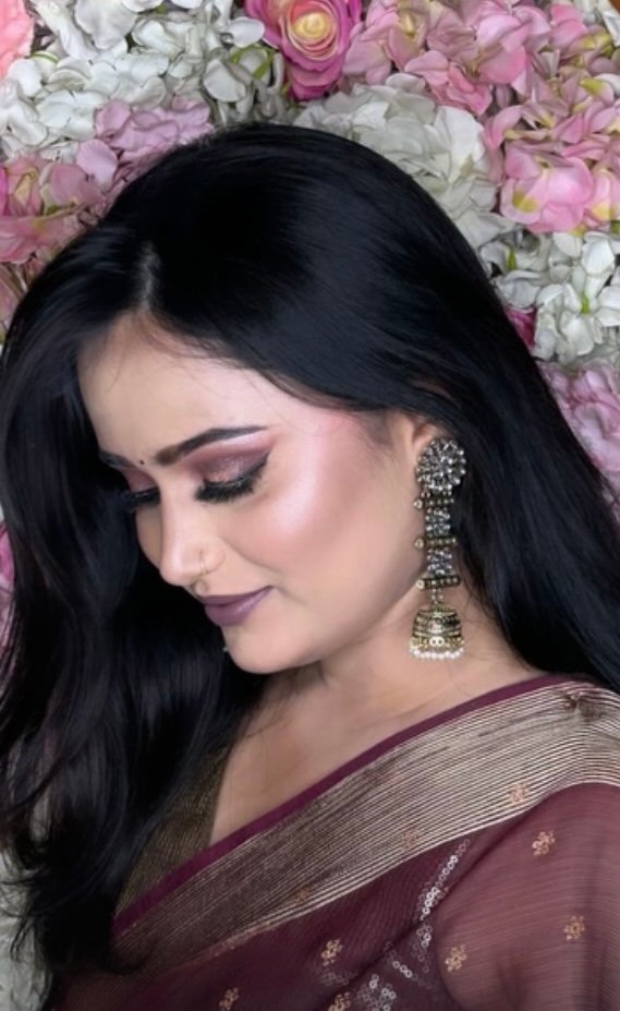 girl wearing party makeup